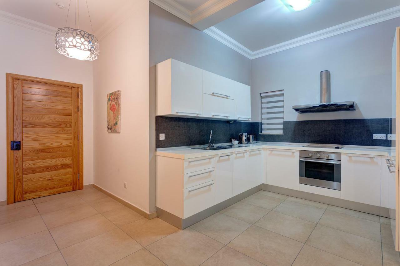 Gorgeous Apartment With Terrace In Fort Cambridge, Pool Sliema Luaran gambar
